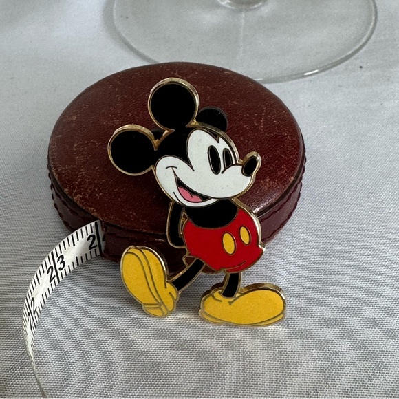 Mickey Mouse Disney 2008 trade pin - Picture 2 of 3